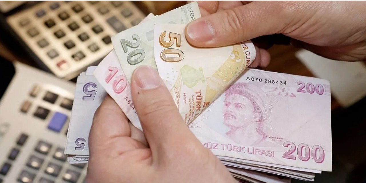 Lezzeti, Kokusu Ve Görünümü İle Misafir Çatlatan Pırasalı Arnavut Böreği