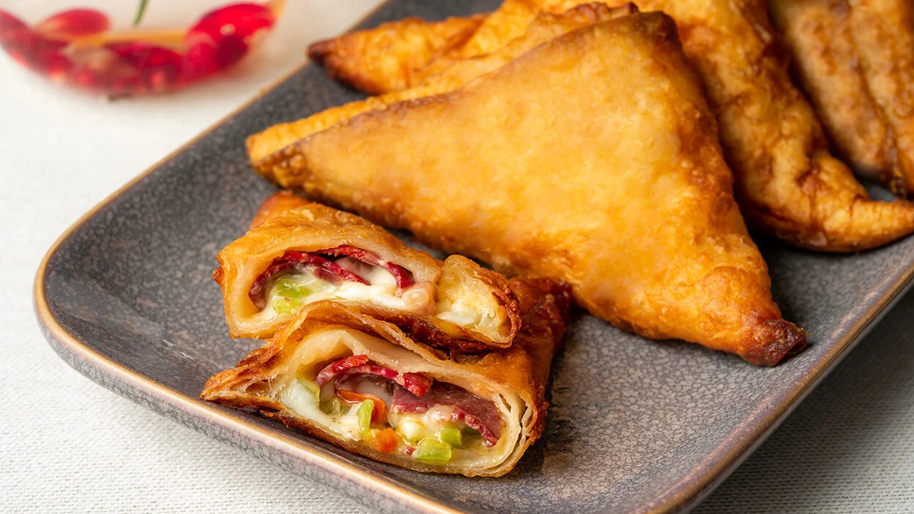 Dışı Çıtır İçi Yumuşacık Paçanga Böreği Tarifi! Paçanga Böreği Malzemeleri Nelerdir?